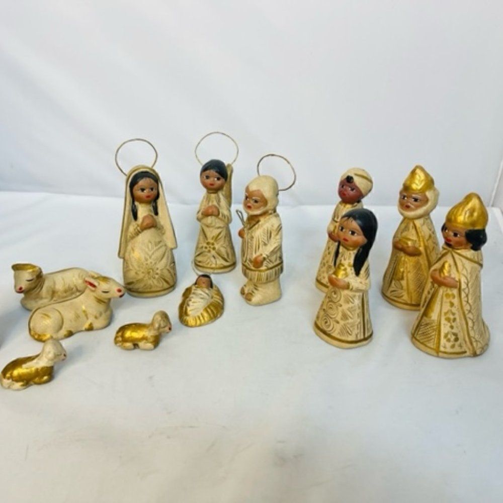 Elegant Gold and Cream Nativity Scene